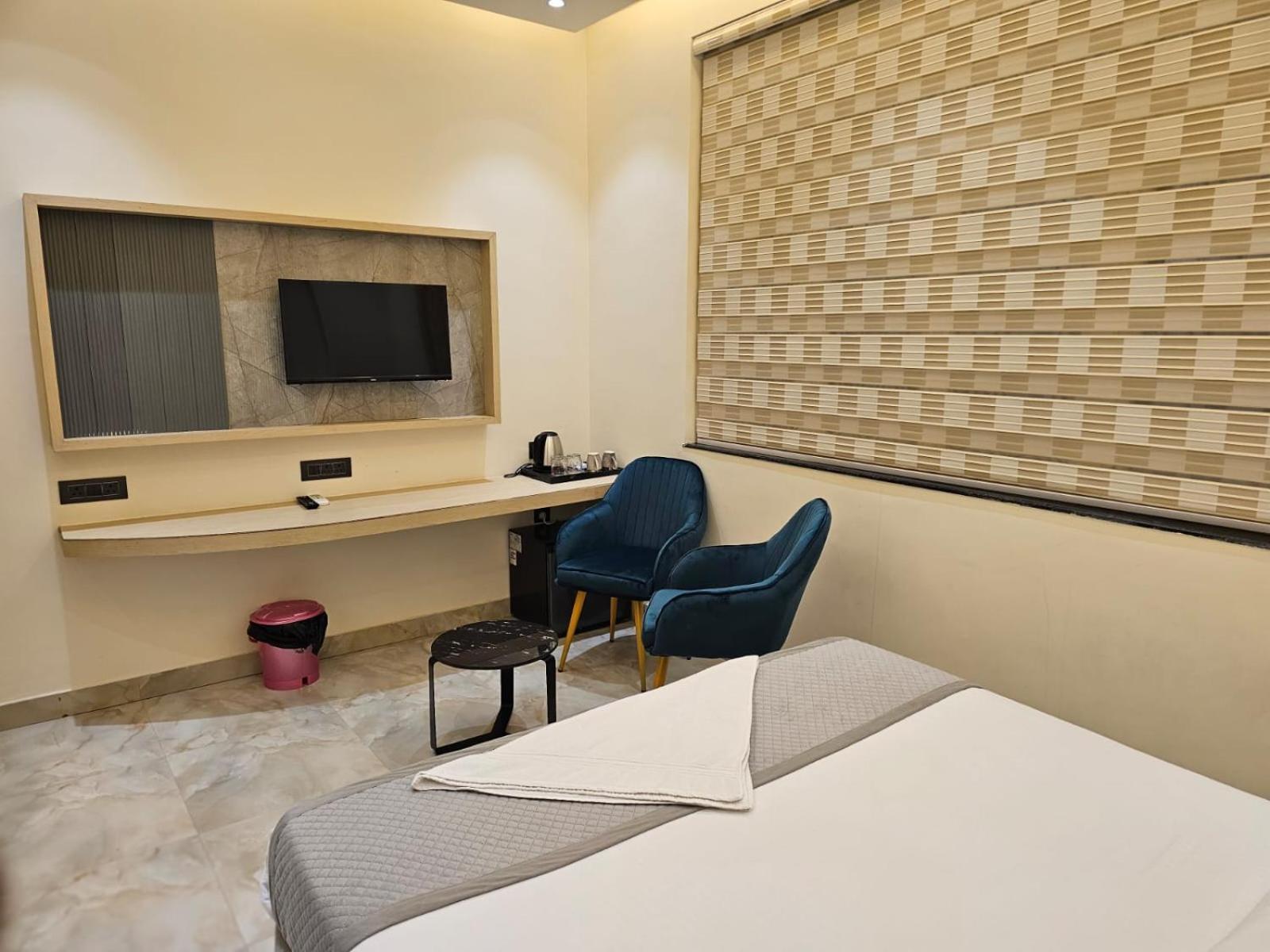 Hotel The Glass House Greater Noida Εξωτερικό φωτογραφία