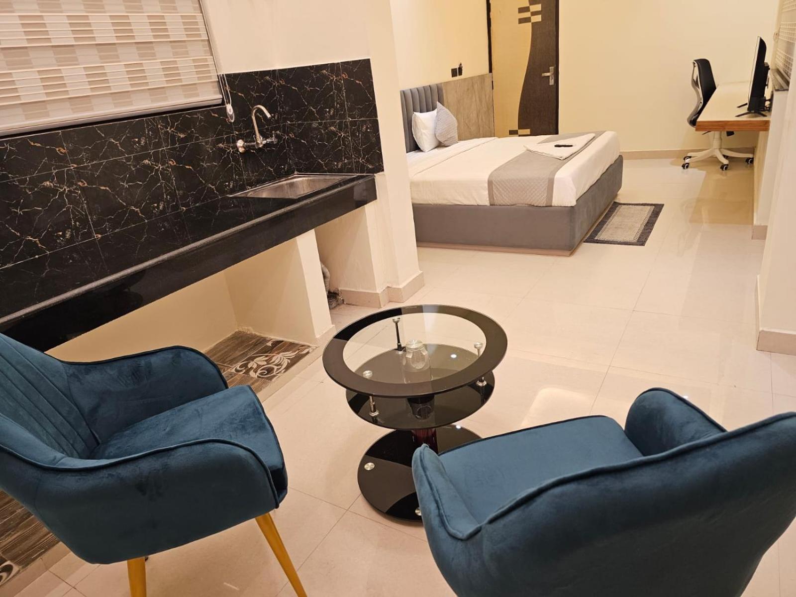 Hotel The Glass House Greater Noida Εξωτερικό φωτογραφία
