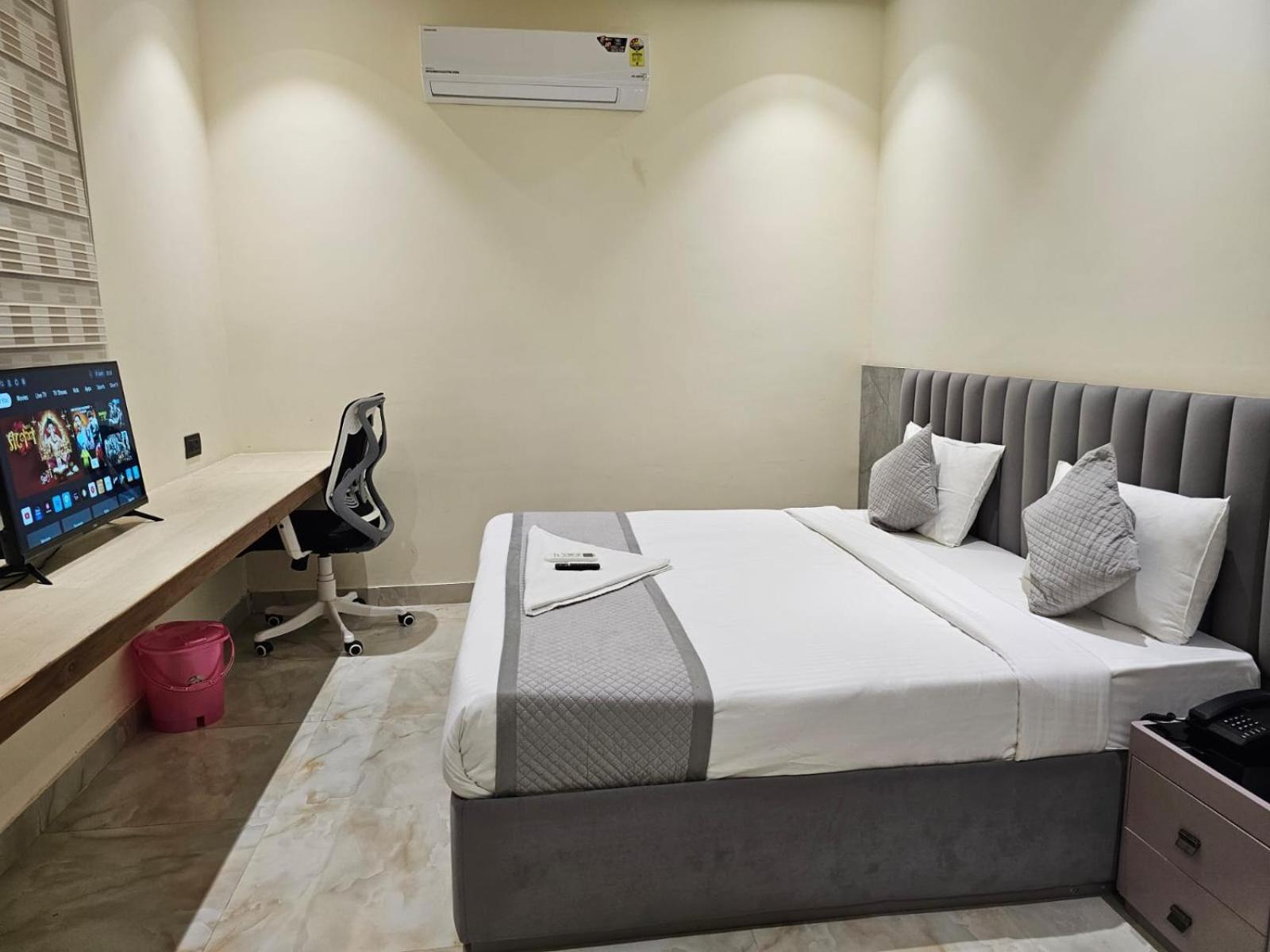 Hotel The Glass House Greater Noida Εξωτερικό φωτογραφία