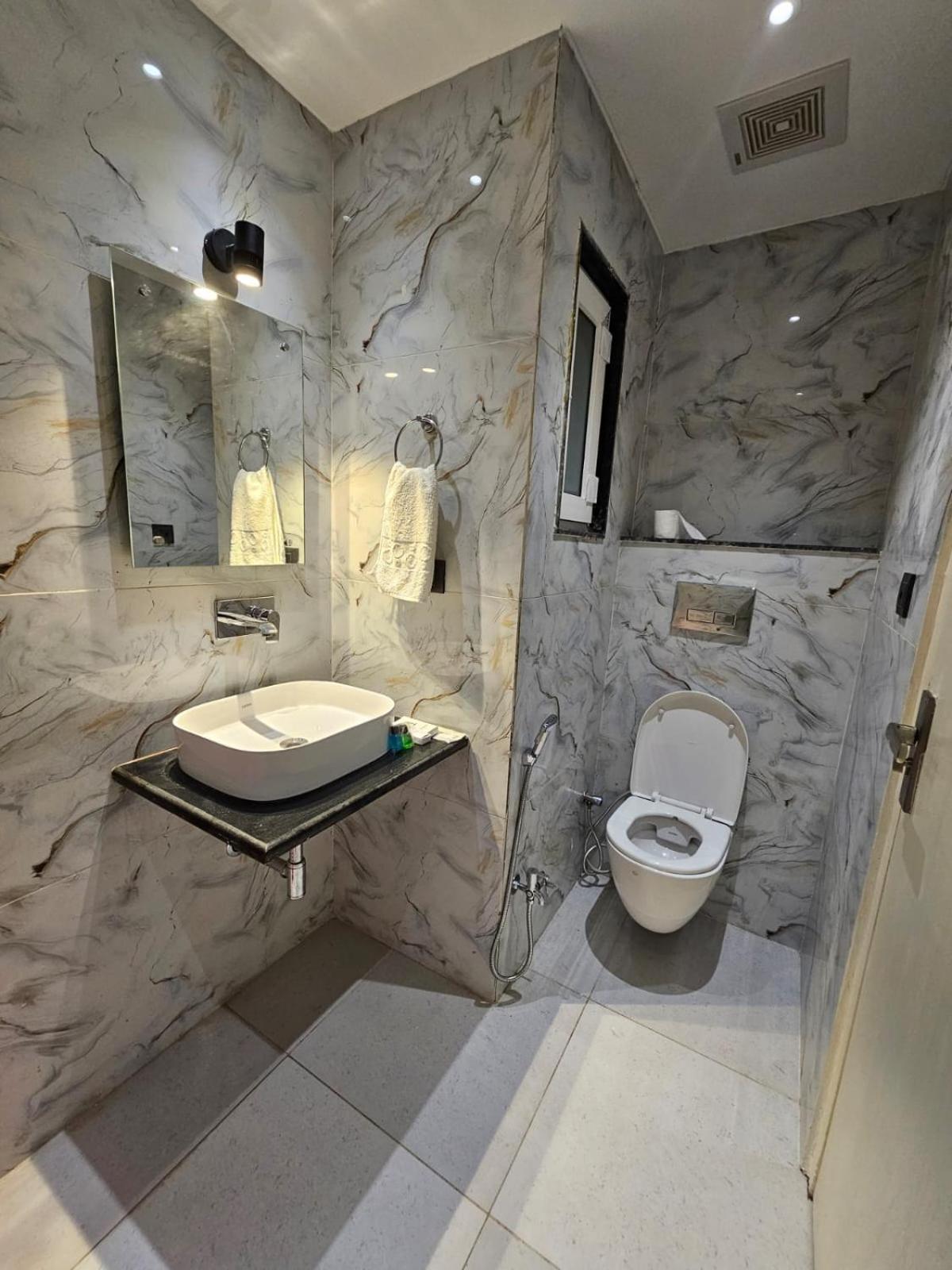 Hotel The Glass House Greater Noida Εξωτερικό φωτογραφία