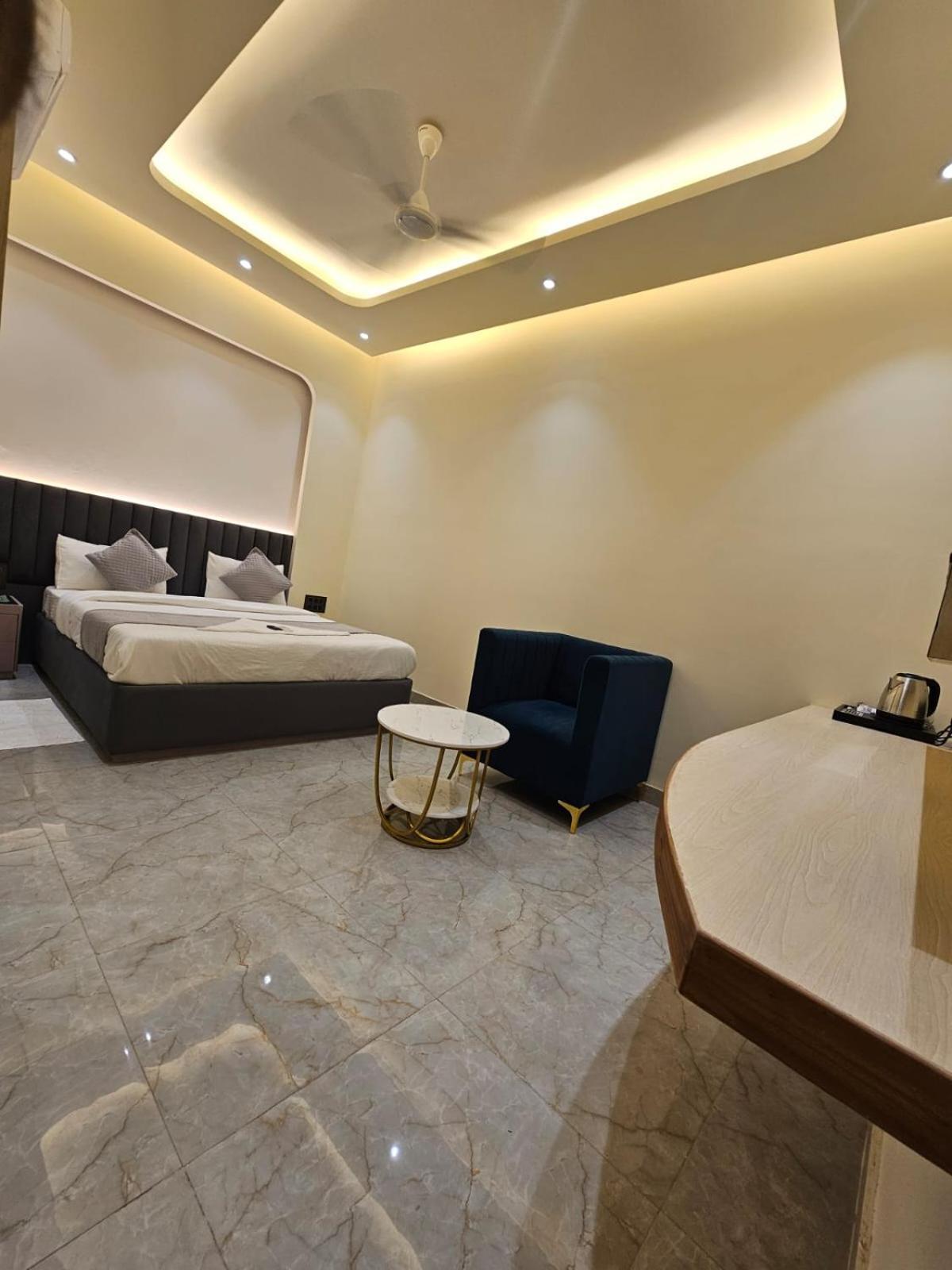 Hotel The Glass House Greater Noida Εξωτερικό φωτογραφία
