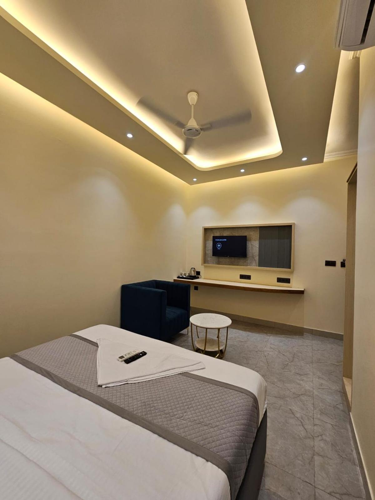Hotel The Glass House Greater Noida Εξωτερικό φωτογραφία