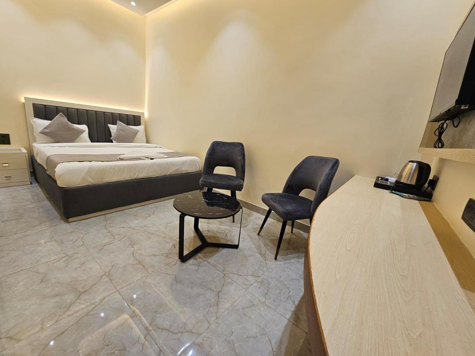 Hotel The Glass House Greater Noida Εξωτερικό φωτογραφία
