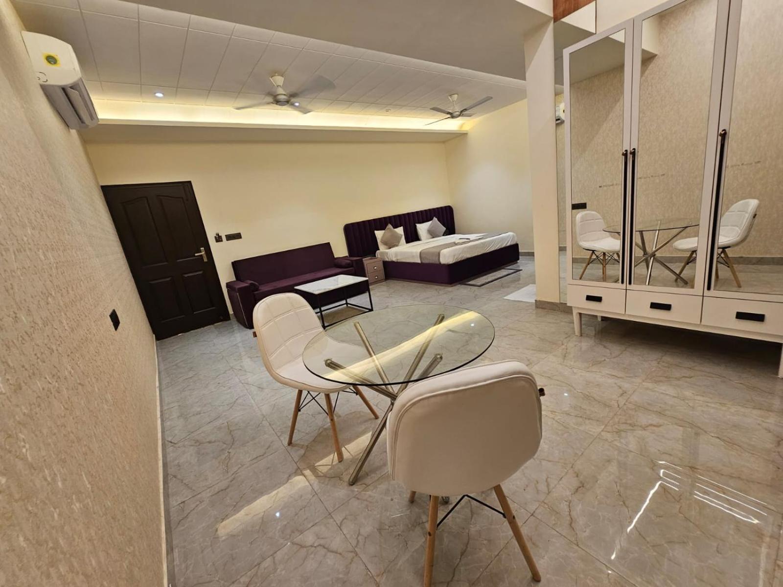 Hotel The Glass House Greater Noida Εξωτερικό φωτογραφία