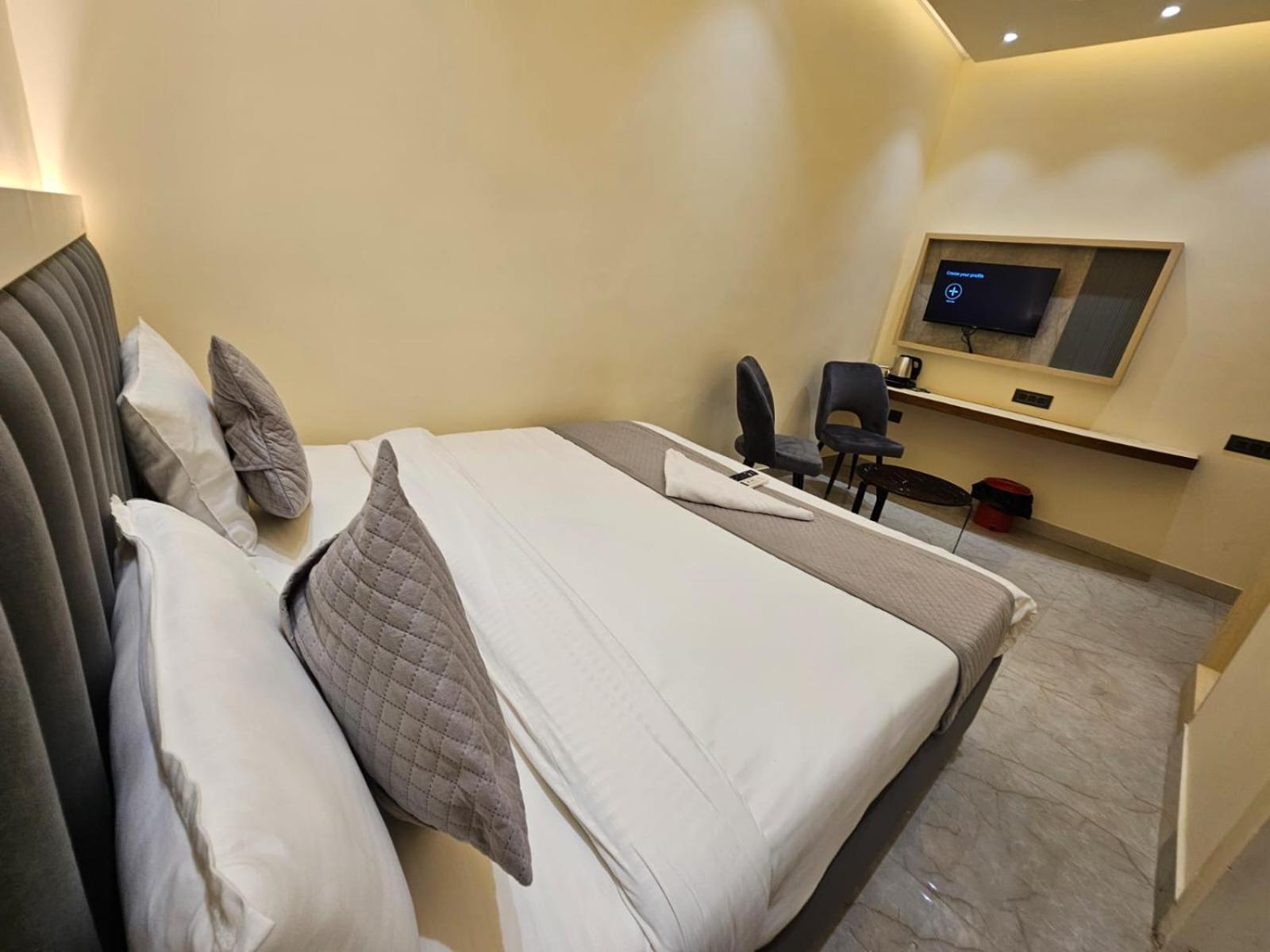 Hotel The Glass House Greater Noida Εξωτερικό φωτογραφία